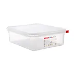 image of Carlisle 03033 - 6.8 Qt Clear Polypropylene Food Container, 12-3/4"x10-7/16"x4", GN 1/2, Lid, NSF
