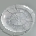image of Carlisle 695607 - Petal Mist® 9" Clear Plate, Scalloped Edge, NSF Certified - 1/Each