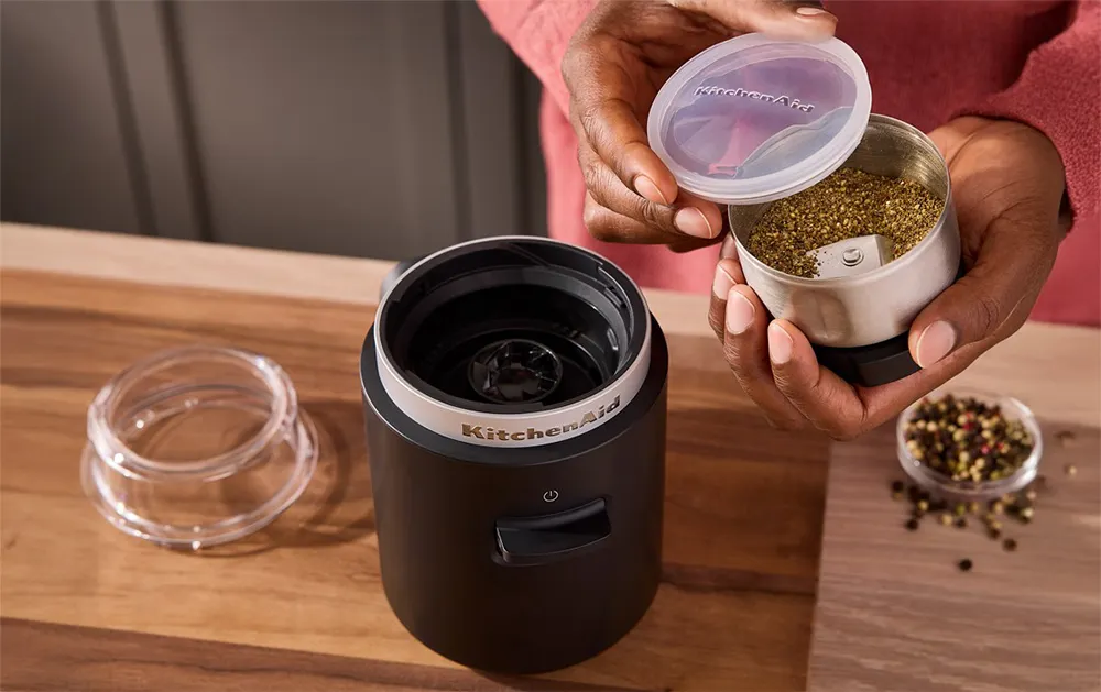 KBGR111BM Kitchenaid Go™ Cordless Blade Coffee Grinder, 4 oz / 12V - Black Matte / Battery Included