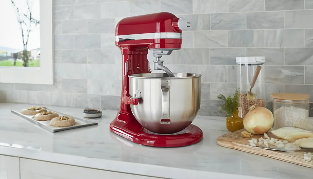 KitchenAid KSM70SKXXER 7-qt Bowl-Lıft Stand Mixer, 11-Speed, Empire Red