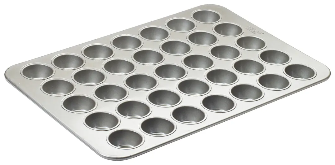 Winco HMF-35T Cupcake Pan, 35 Cup / Standard 3.8 oz - Silicone Glazed Aluminized Steel