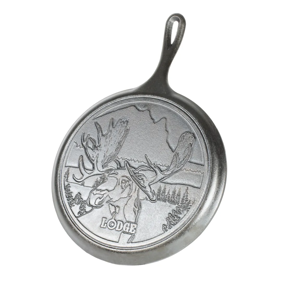 Lodge L9OGWLMO Wildlife Series Skillet – 10-5/8" Dia., 1-1/2" H, Cast Iron, Moose, Induction, USA