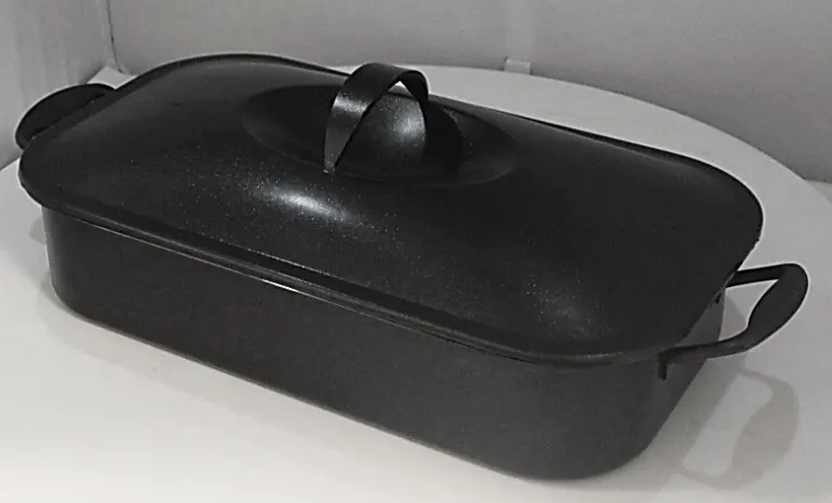 Spring USA 2271-8 Induction Server, 4 Qt Black, Insert, 5.4"H×19.9"W×9.4"D, Oven‑Safe, Cover