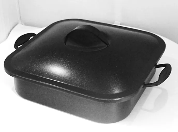 Spring USA 2274-8/23 Induction Server with Insert, 4‑Qt, 5.1"H×16"W×12.8"D, Black Stainless Steel