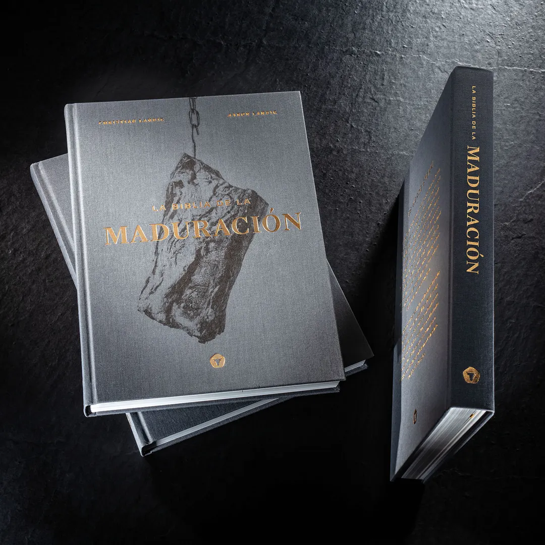 Dry Ager DU2042 - The Dry Aging Bible Spanish Edition, Hardcover, 300 Pages, Meat Processing Guide