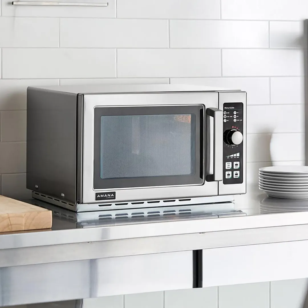 Amana RCS10DSE 1000W Medium Duty Commercial Microwave Oven, 1.2 Cu. Ft., Dial Controls, 120V