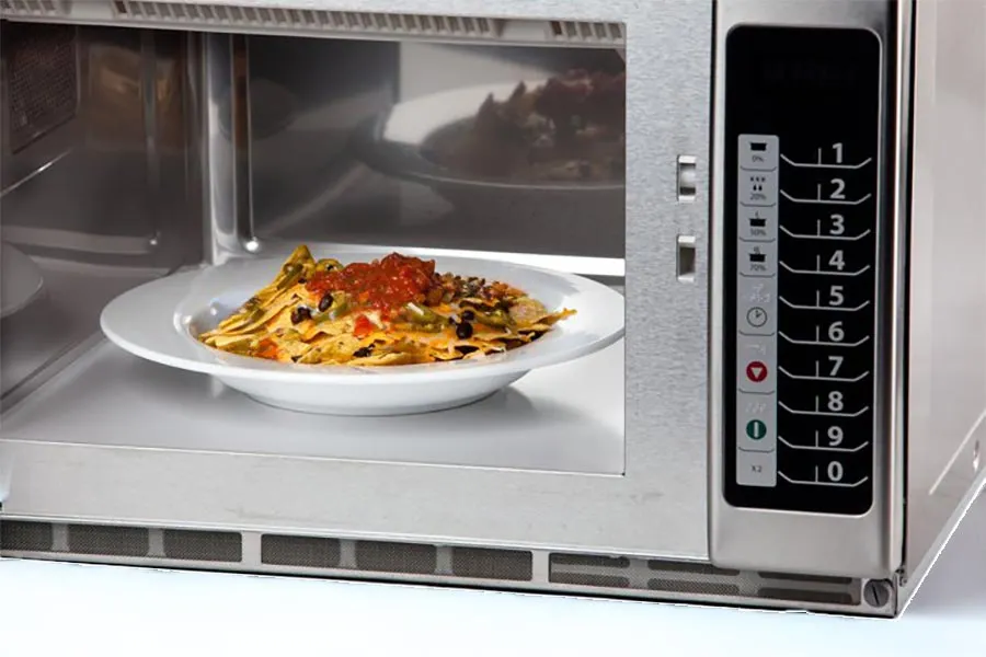 Amana RFS18TS 1800W Medium Duty Commercial Microwave Oven, 1.2 Cu. Ft., Push Button, 208/240V
