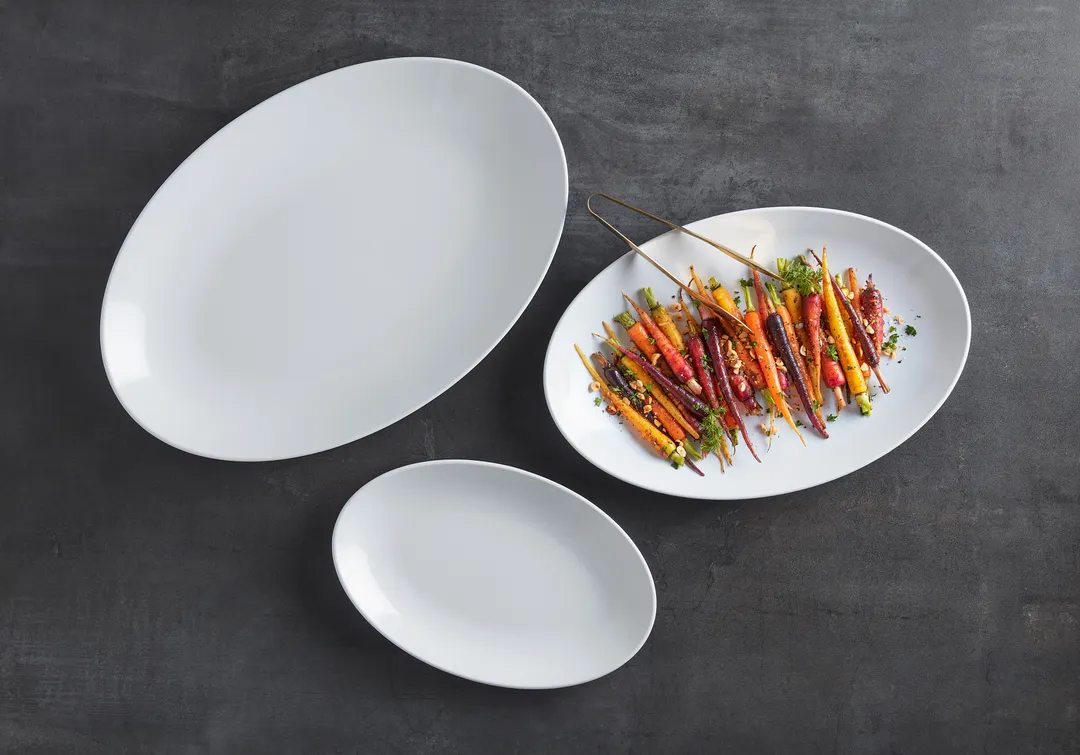 American Metalcraft NPW21 Plastic Serving Platter - Oval White Melamine, 21.5" x 14.4" x 2"
