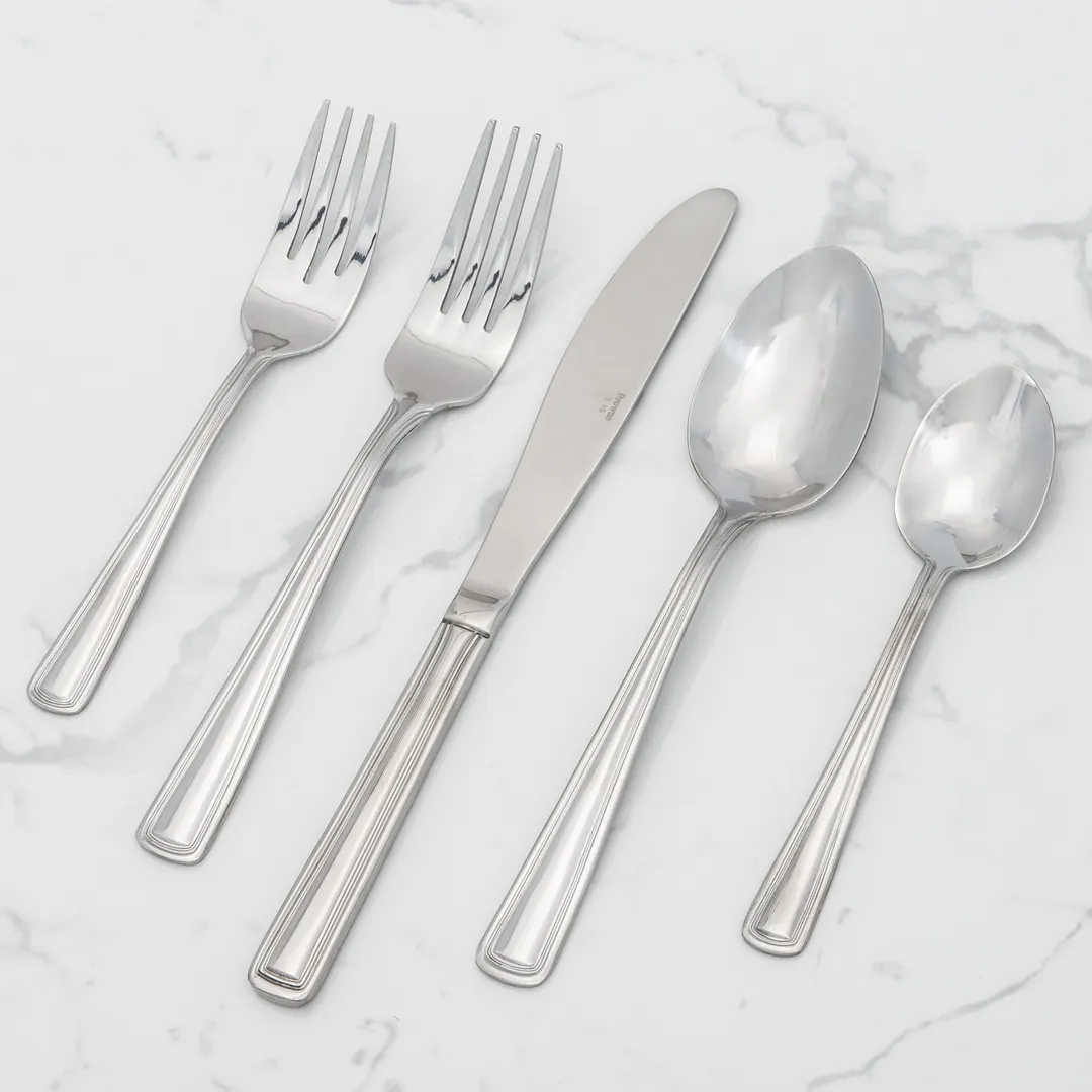 Browne USA 502622 - Royal Butter Spreader, 6-4/5" Bent, 18/0 Stainless Steel Mirror - Dozen
