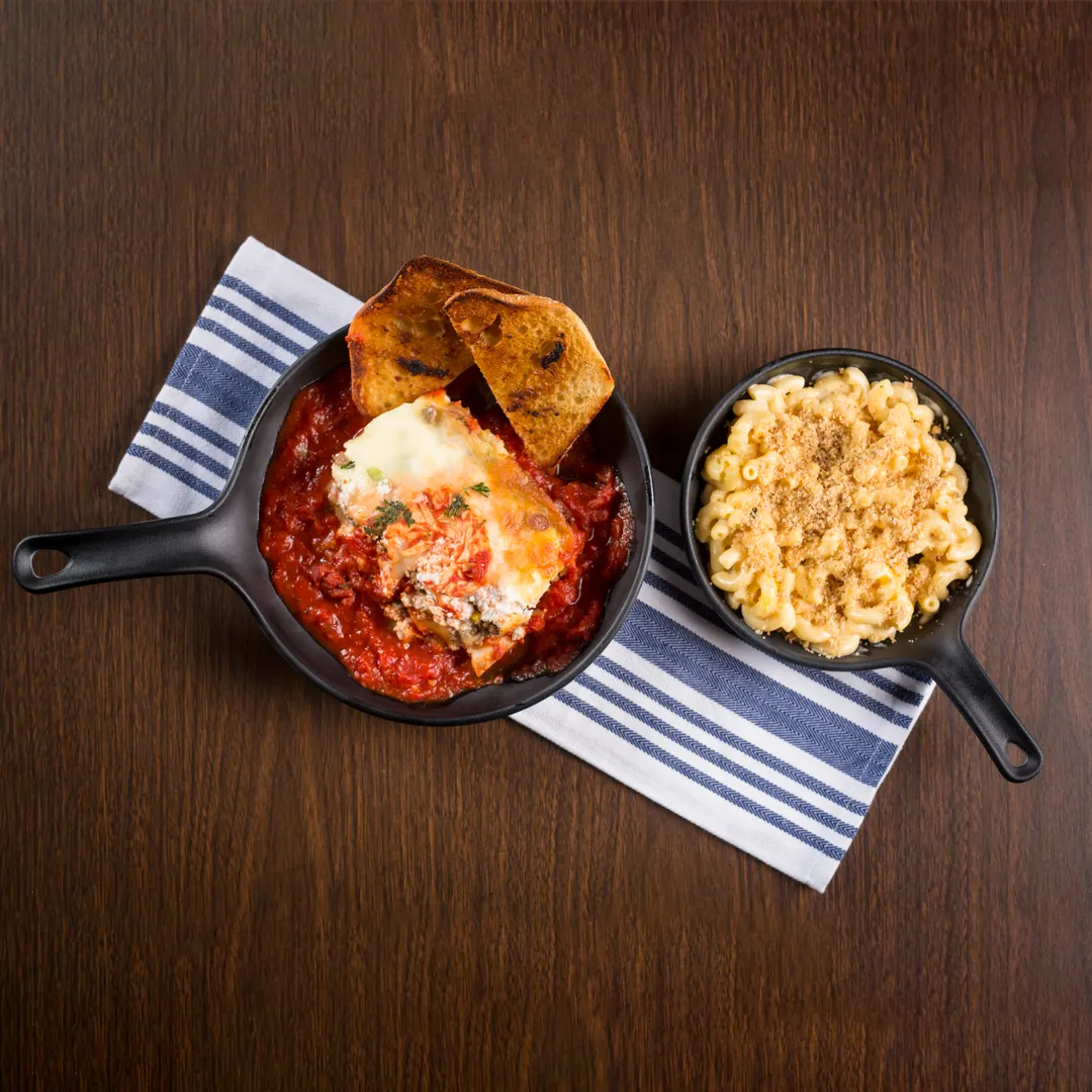 TableCraft Products MSKLT85 Skillet Server, 8" Round Melamine Tray with Handle, Heat Safe to 212°F