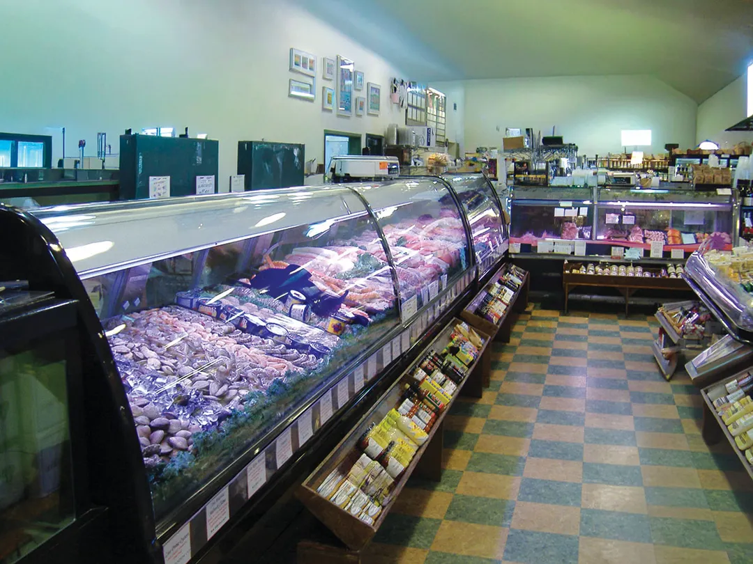 Howard-McCray SC-CDS40E-6C-BE-LED 76" Curved Refrigerated Deli Display Case