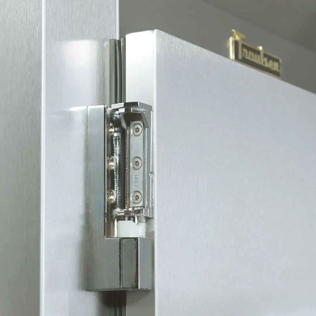Traulsen RL132N-COR01 26" 1-Section Reach-In Freezer, Left Hinged Solid Door, Top Mounted, 21.9 cu. ft., Stainless Steel