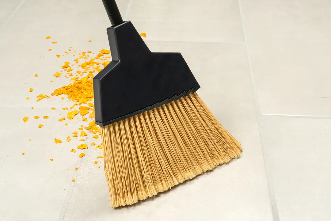 Carlisle 4165000 Duo‑Sweep® Flagged Angled Broom, 55" Hood, Natural Finish, Commercial Grade