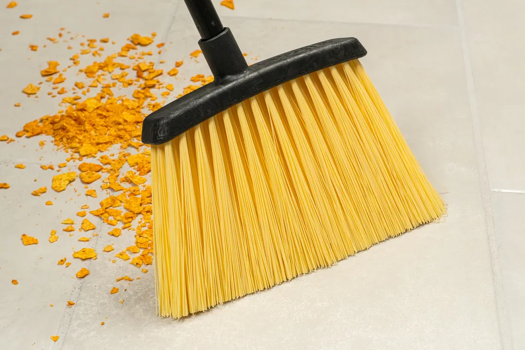 Carlisle 4688500 - Duo-Sweep Unflagged Angle Broom, 48" Black Metal Handle, Balanced Natural Finish