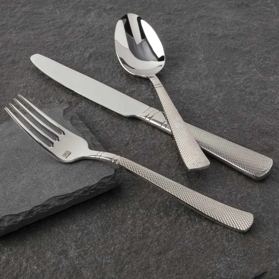Mikasa 5268319 Dinner Knife, 9.6" Stainless Steel, Dishwasher Safe - Dozen