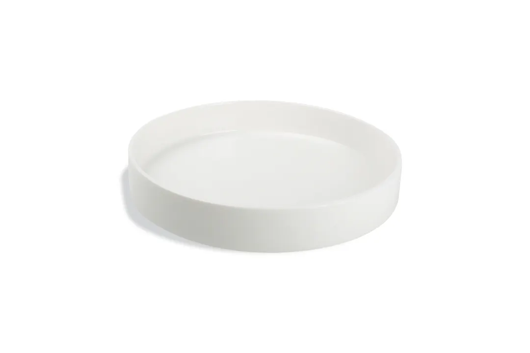 Chic 5314734 Deep Rim Porcelain Plate, 9.5" Round White, Stackable, Dishwasher Safe - 1/Each