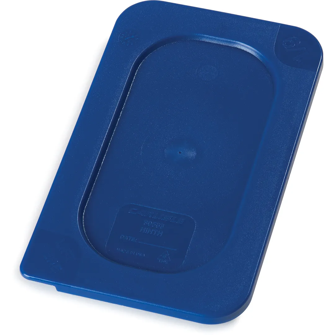Carlisle 3058360 Smart Lid Pan Cover, 1/9 Size, Polyethylene, Blue, Leak‑Resistant, Dishwasher‑Safe
