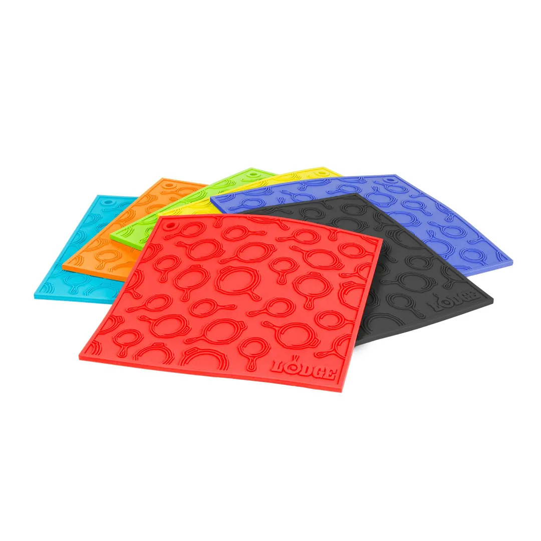 Lodge AS7SKT35 - 7" Turquoise Silicone Trivet, 500°F Surface / 400°F Hands, BPA Free
