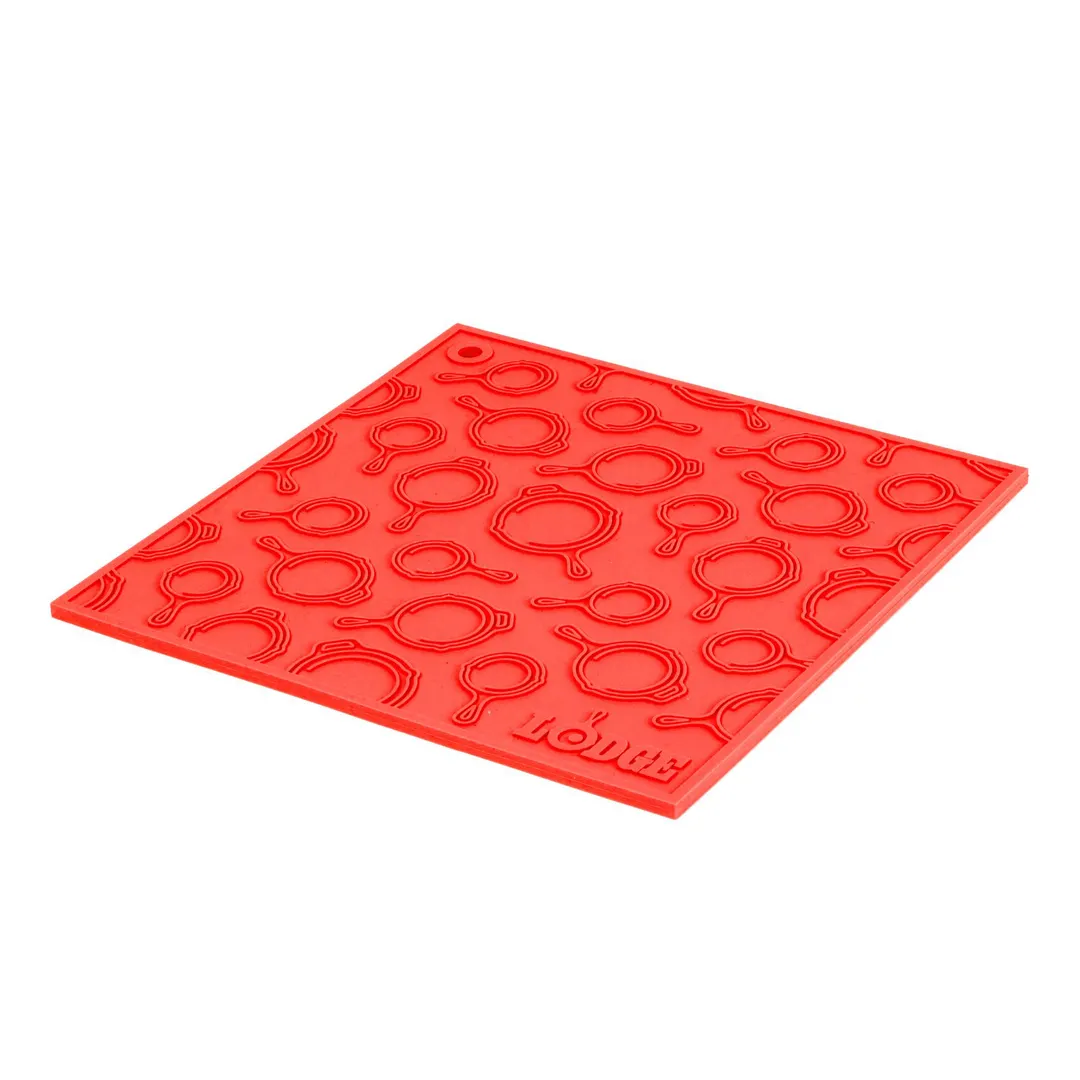 Lodge AS7SKT41 - 7" Red Silicone Square Trivet, 500°F Surface / 400°F Hands Protection, BPA Free