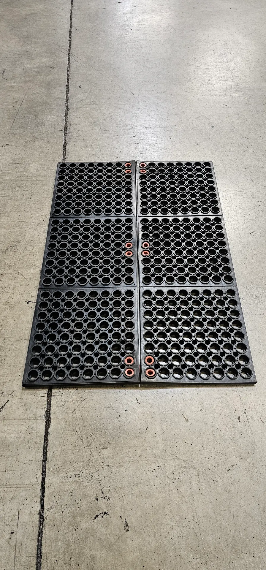 Cactus CAC-ICE-MACHINE-MAT Ice/Water Machine Mat, 36" W x 24" D x 7/8" H, Heavy‑Duty Safety Drainage, Non‑Slip Surface