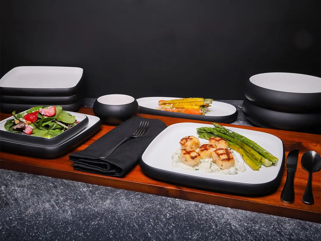 GET 21376-TOH/BK Cheforward Hatch Plate, 12" Square, Two-Tone Honey/Raven, Melamine, Plastic Plate