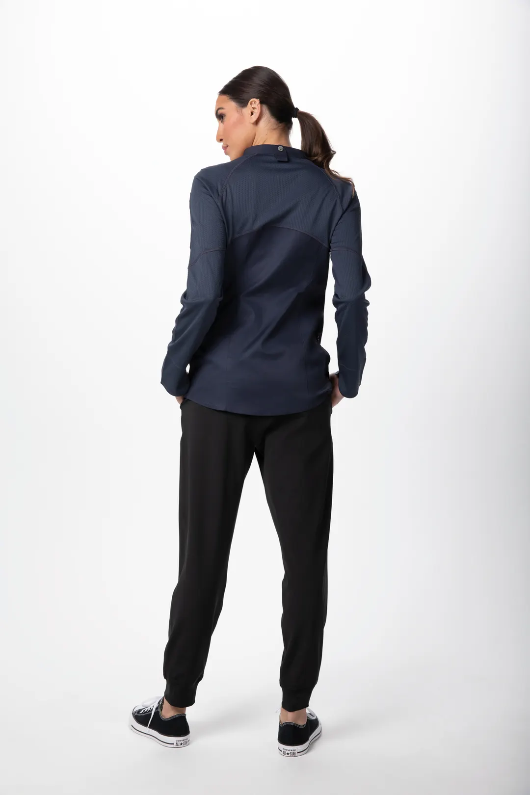 Chef Works CBZ02W-GRY-L Women’s Chef Coat – Raglan Sleeve, Zipper, Mesh Side Slits, Thermometer Pocket, Apron Tab, Grey 62/38 PolyCotton, Recycled Mesh L