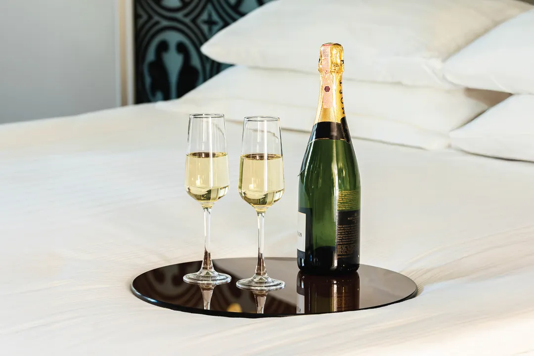 LAV HORECA CLM622 - Colmar Champagne Flute Glass, 7.5 oz (8" H x 1.875" R Ø), Fine Rim Soda Lime Glass- 6/Case