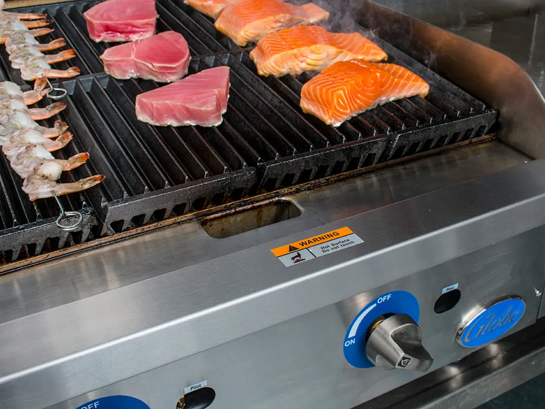 Globe GCB24G-SR 24" Countertop Gas Charbroiler w/ Stainless Steel Radiant, (2) Burners, 80.000 BTU