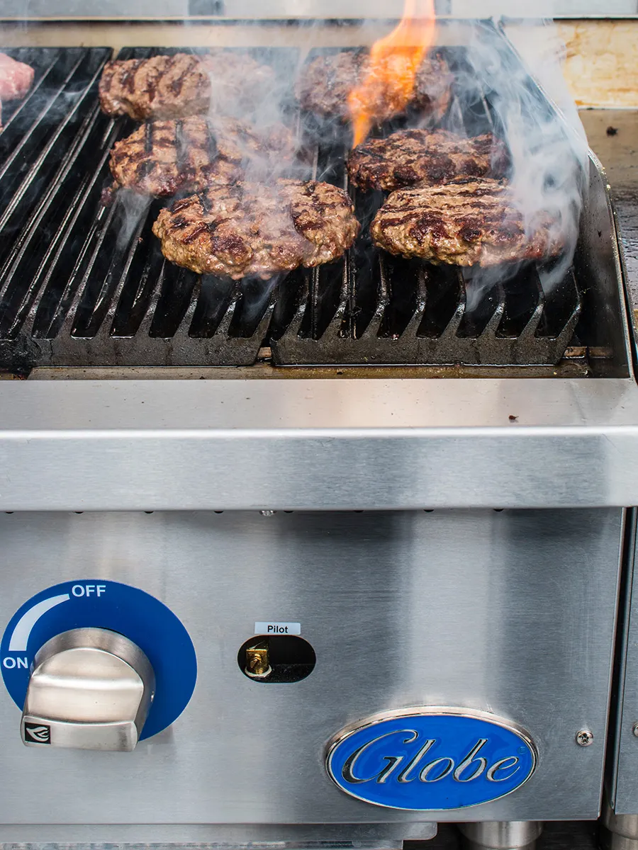 Globe GCB36G-RK 36" Countertop Gas Lava Rock Charbroiler w/ (3) Burners, 120.000 BTU