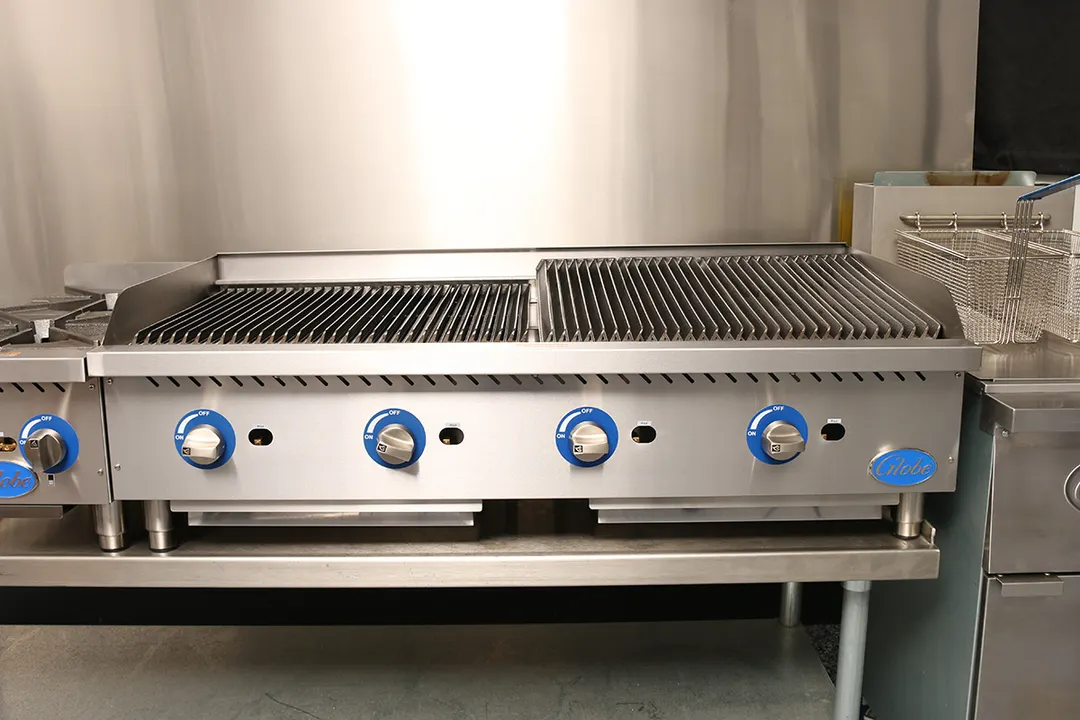Globe GCB48G-RK 48" Countertop Gas Charbroiler w/ Cast Iron Radiant, (4) Burners, 160.000 BTU