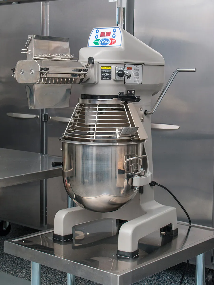 Globe SP20 20 qt Planetary Countertop Mixer with Bowl Guard, 1/2 HP, 3-Speed, #12 Hub