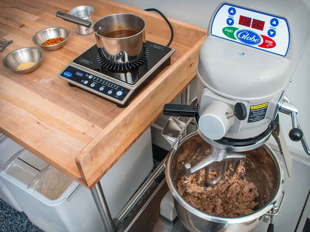 Globe SP20 20 qt Planetary Countertop Mixer with Bowl Guard, 1/2 HP, 3-Speed, #12 Hub