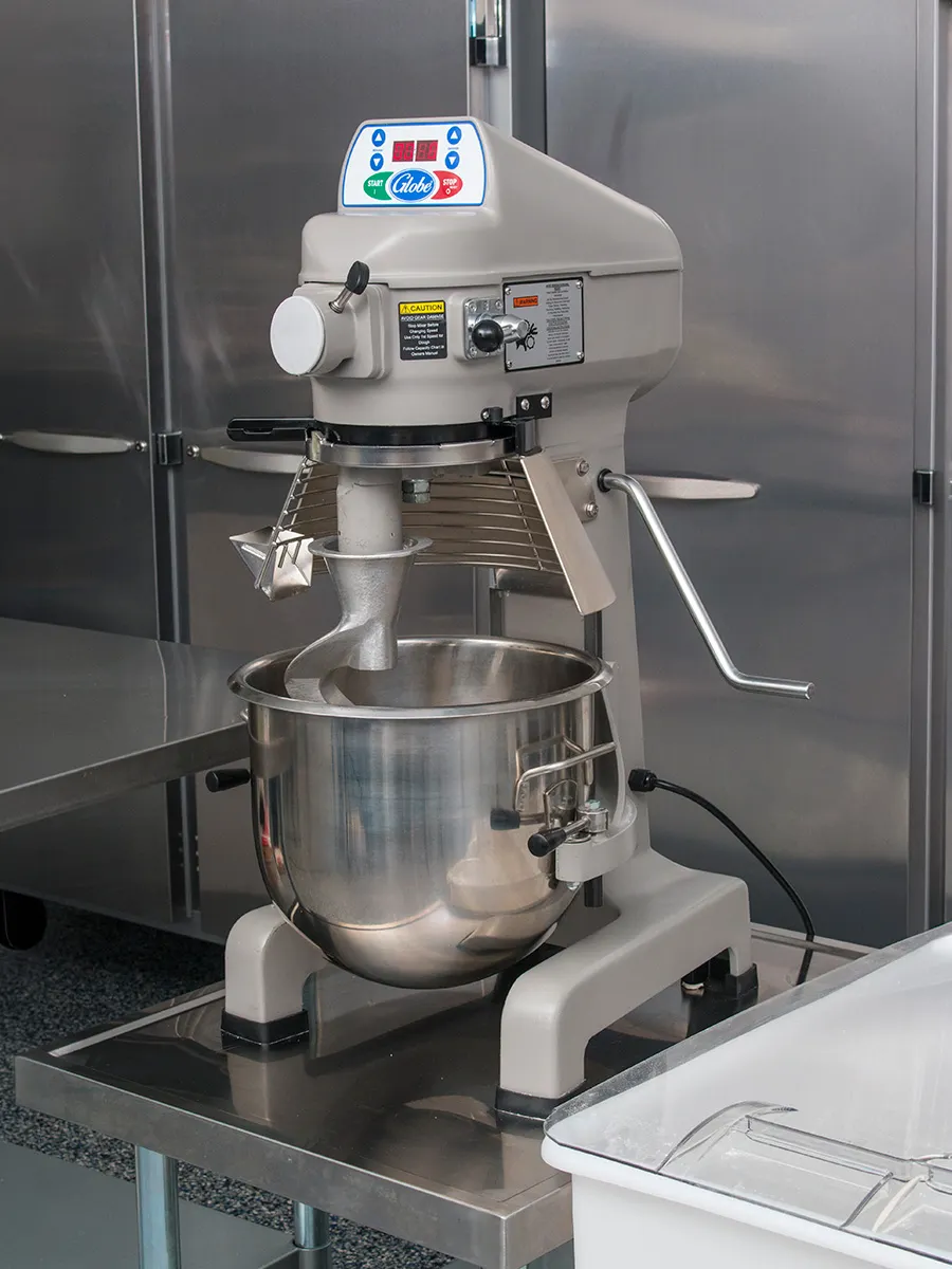 Globe SP20 20 qt Planetary Countertop Mixer with Bowl Guard, 1/2 HP, 3-Speed, #12 Hub