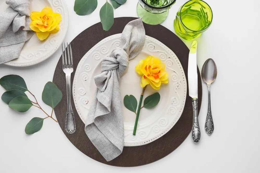 Davanti Frieling 80002 - Round 15" Vinyl Placemat, Dark Brown, Antimicrobial, Anti‑Slip, Dishwasher
