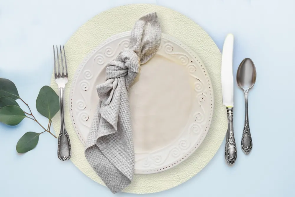 Davanti Frieling Mattola Placemats 80003 - Round 15" Vinyl Placemat Ecru, Anti‑Slip, Dishwasher Safe