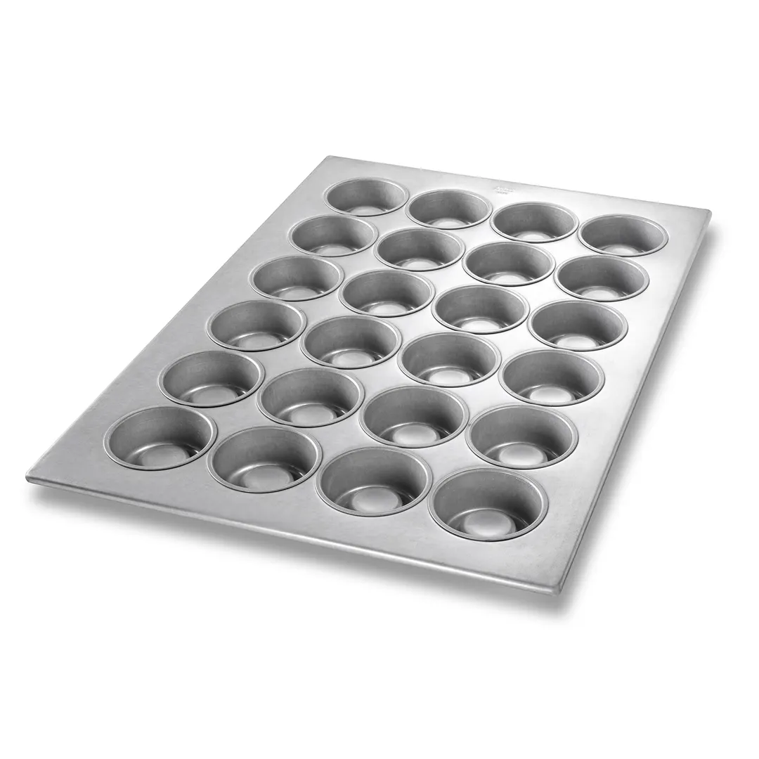 Chicago Metallic 43395 Strawberry Shortcake Muffin Pan, 17½" x 25¾" 24‑Cup 6 oz Steel - 1/Each