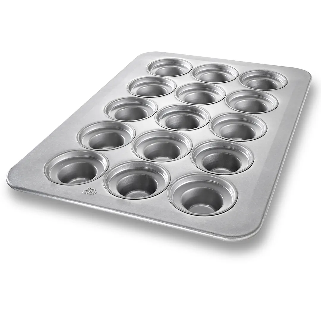 Chicago Metallic Bakeware 45435 Muffin Pan – 17-7/8"x25-7/8", 15 cups, steel, non‑PFAS, Made in USA