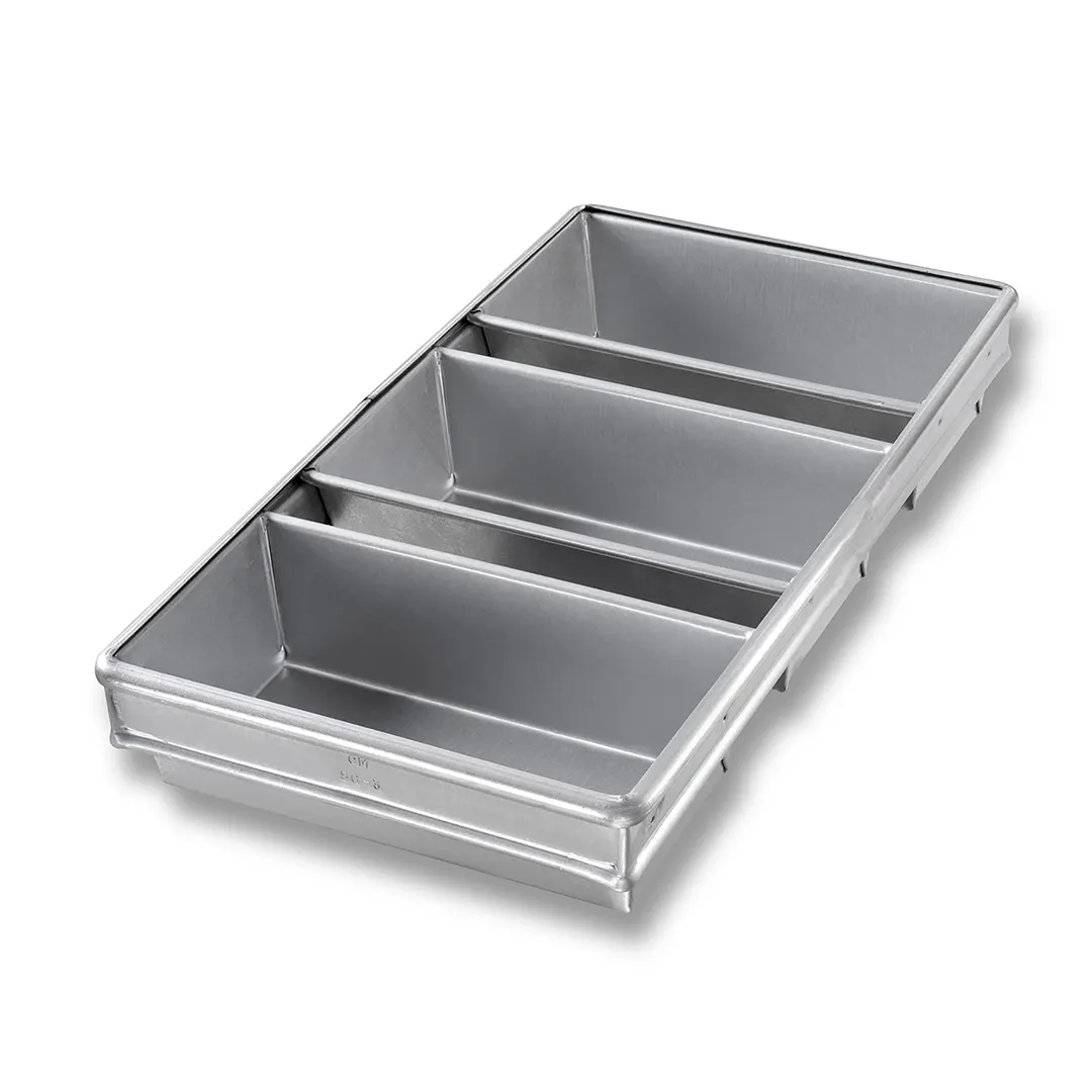 Chicago Metallic 45635 - 3‑Pan Loaf Set, 9" x 4‑1/2" Strapped, 26‑Gauge Aluminized Steel - 1/Set