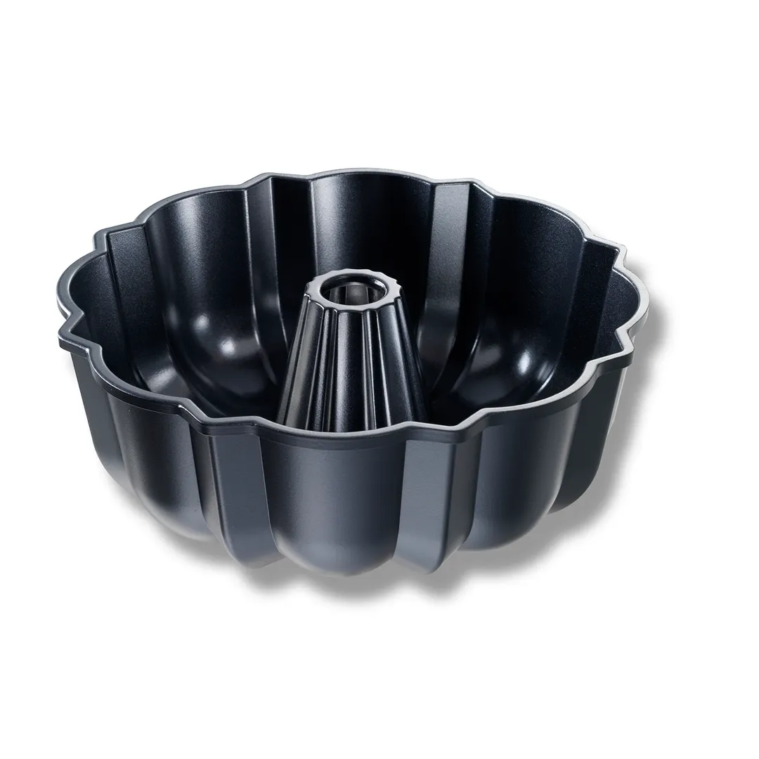 Chicago Metallic Bakeware 50136 Bundt® Pan, 96 oz 10" x 3" Depth, 10‑Gauge Aluminum, Non‑Stick Black