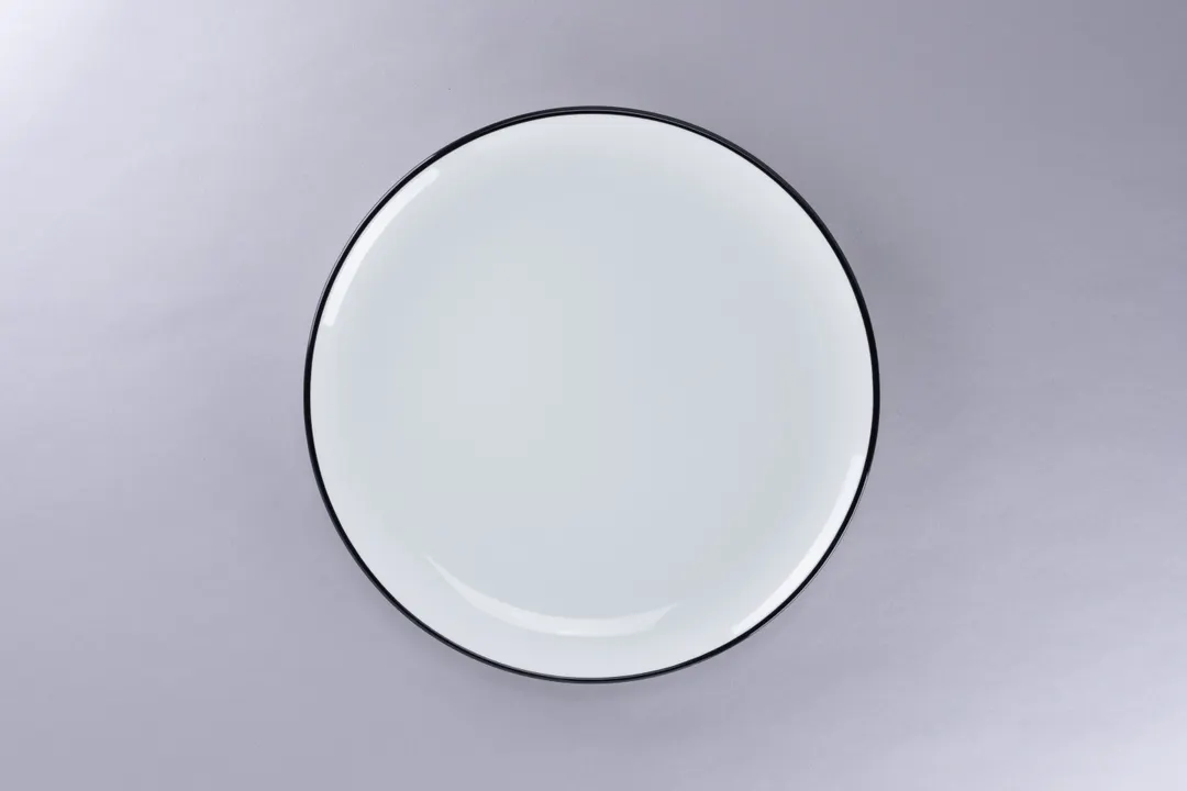 RAK Porcelain ONPR27CD25147 Coupe Plate, 10.66" Dia x 1.05" H, White/Black Rim, Porcelain - 12/Case
