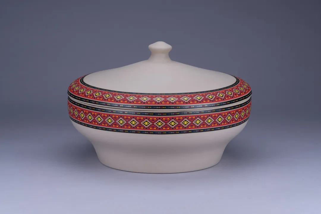 RAK Porcelain REABUCD27E18 Soup Tureen, 116.6 oz, 10.6" Diameter Round Porcelain with Cover - 1/Case