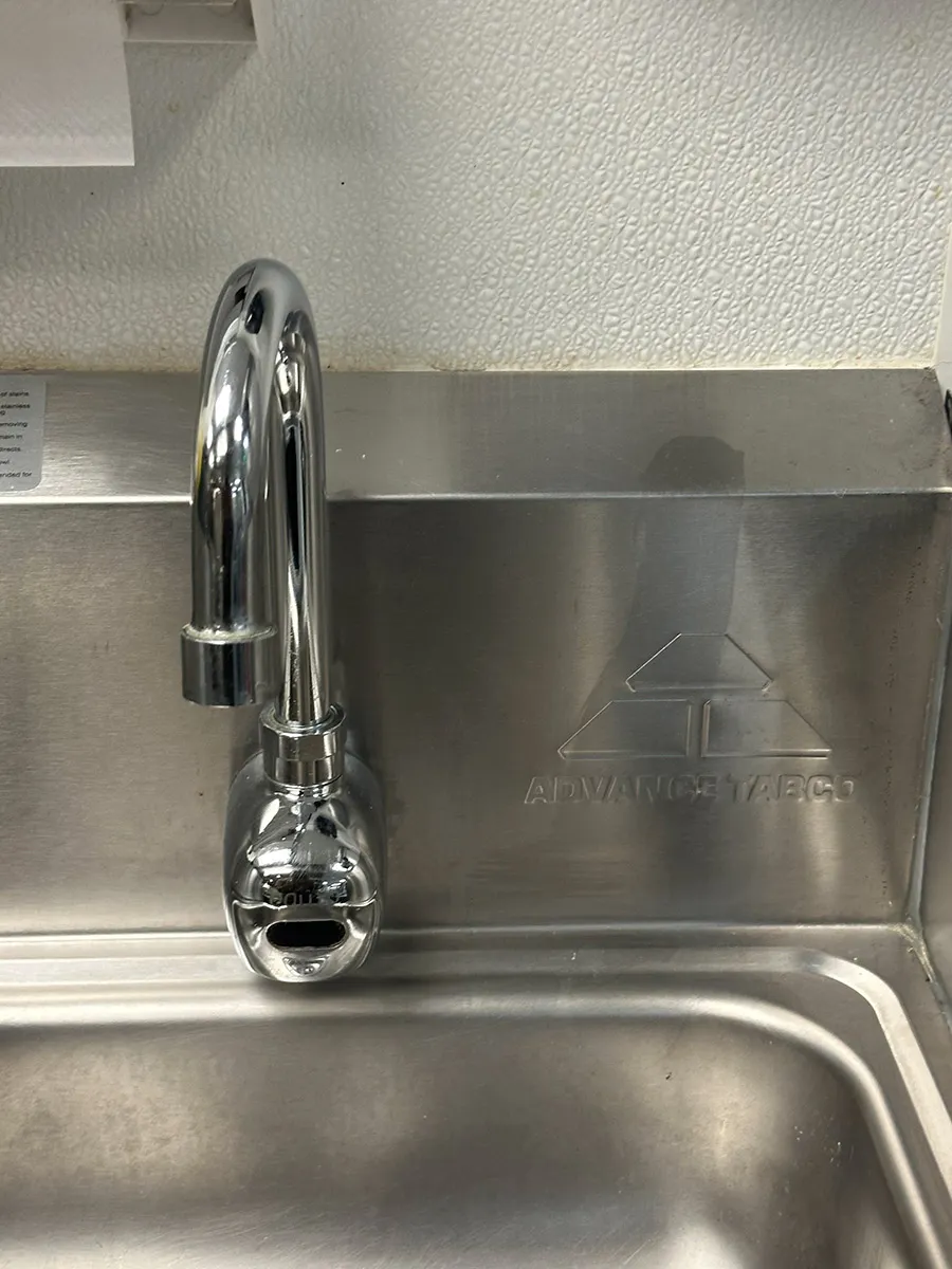 Advance Tabco K-175 Hands Free 3-1/2" Gooseneck Electronic Faucet, Single Hole