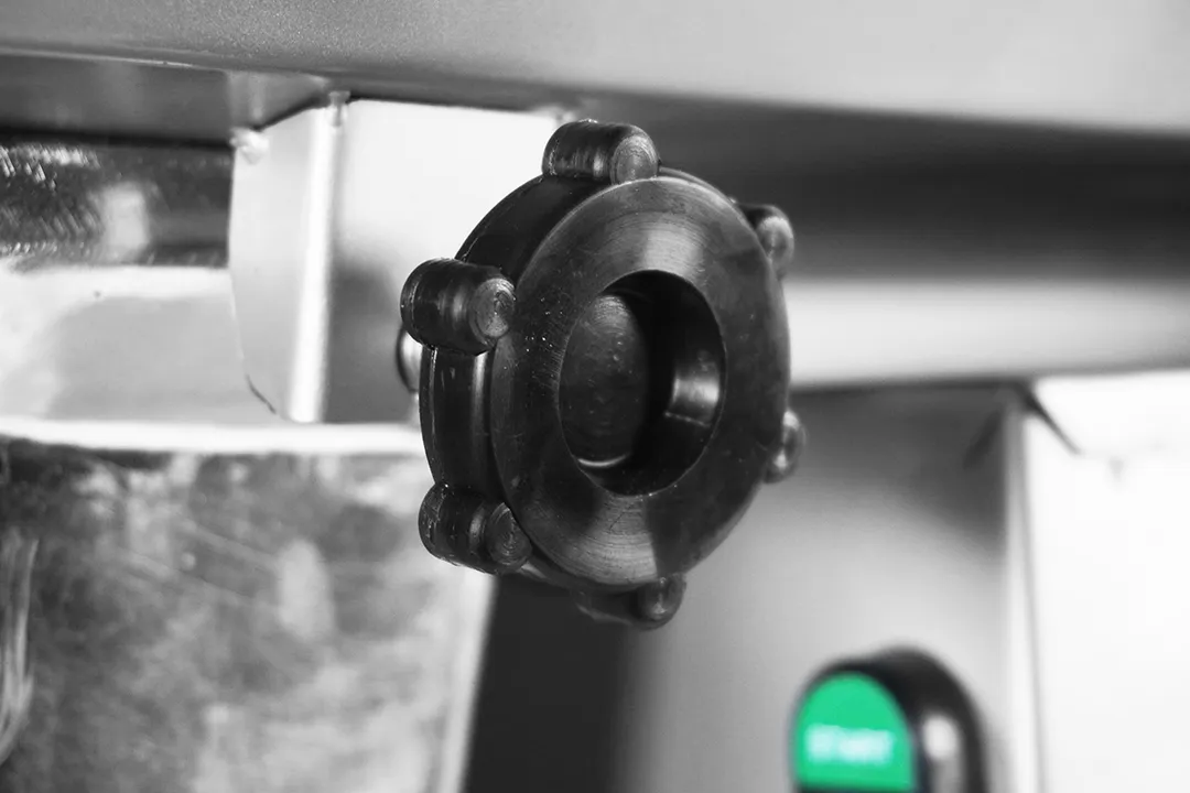 Concasse MO22AI2HP Bench Meat Grinder, #22 Hub, 2 HP Motor, 110V/1-Ph, 1700 lbs/hr, Stainless Steel Construction