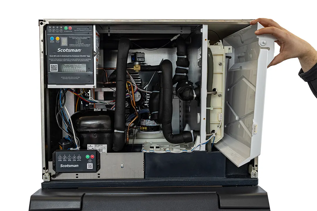 Scotsman MC0330SAX-1 Ice Maker, 30-39" Wide Stainless, 365 lb/24 hr, Air-Cooled, Bluetooth ICELINQ