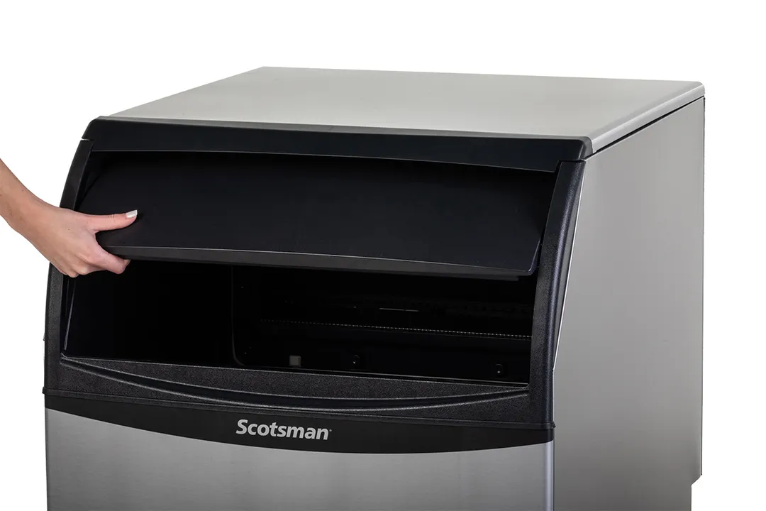 Scotsman UC2024SAX-1 Undercounter Ice Maker 24" Half‑Size Cube, 227 lb/24h, 80 lb Bin, 115V, R290