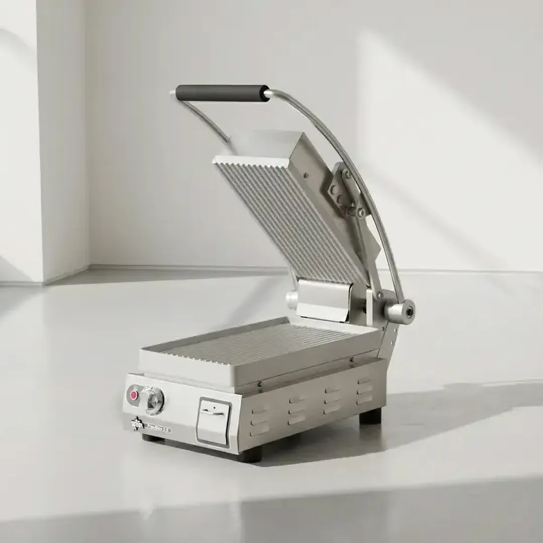 Star PGT7A Single Panini Sandwich Grill with Aluminum Grooved Plates, Manual Controls - 120V