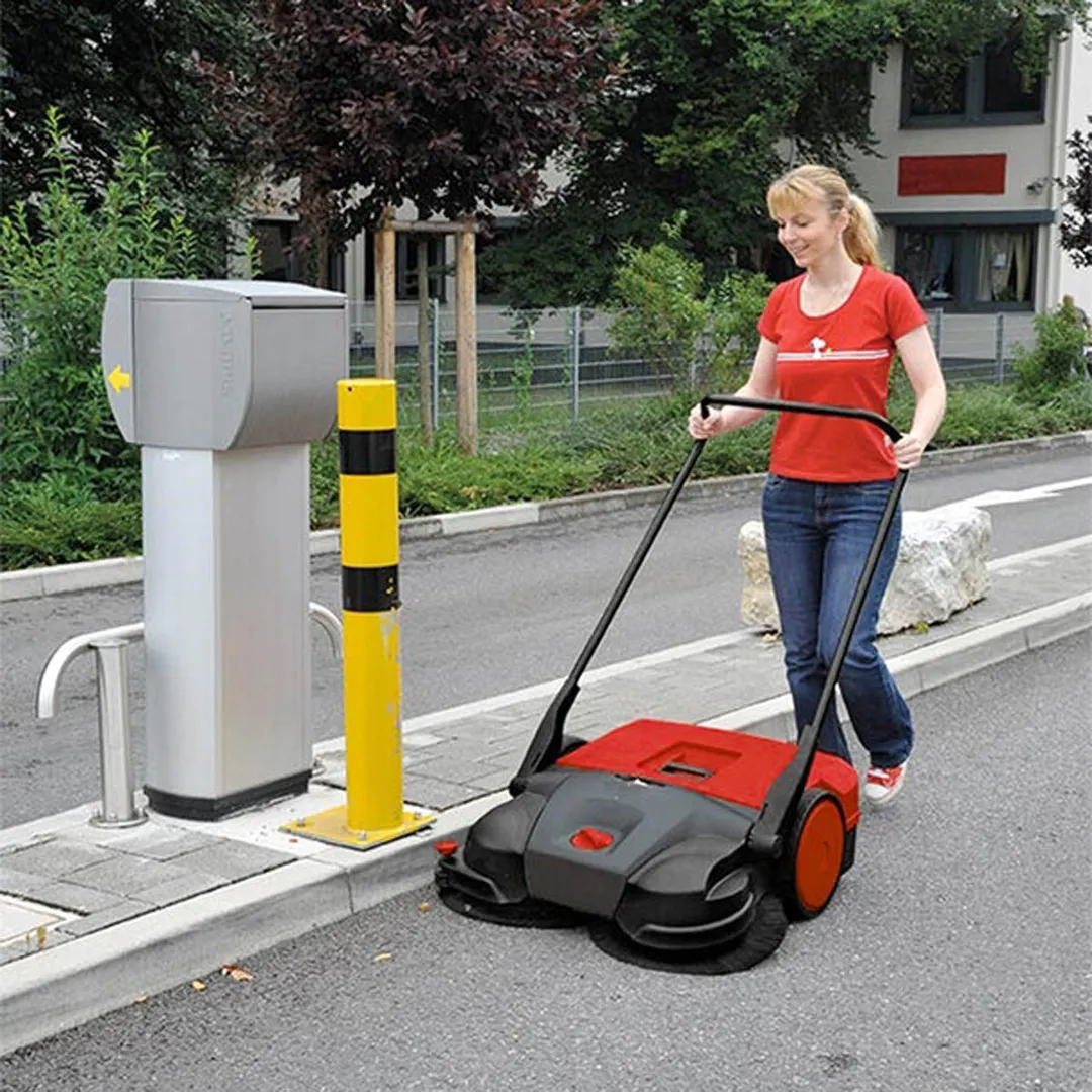Bissell BG-677 Deluxe Sweeper, 31" Wide, Battery Powered, Triple Brush
