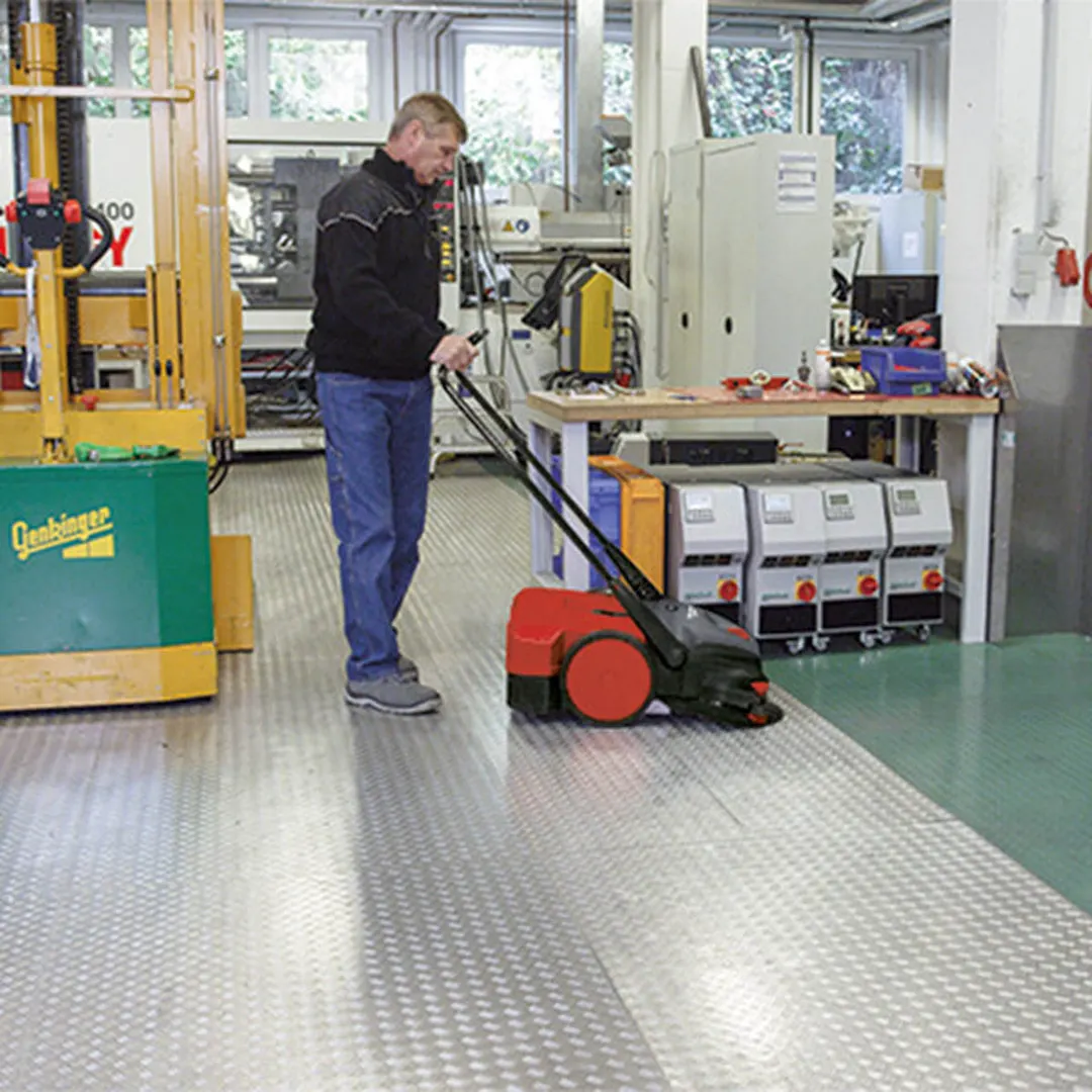 Bissell BG-677 Deluxe Sweeper, 31" Wide, Battery Powered, Triple Brush