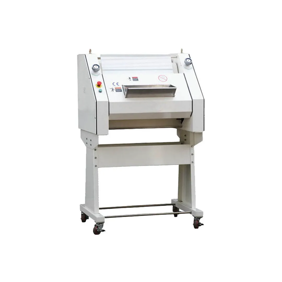 BakeMax BMFBM01 Floor Model Dough Bread Moulder, 3000 Dough Pieces/hr, 1500 Watts