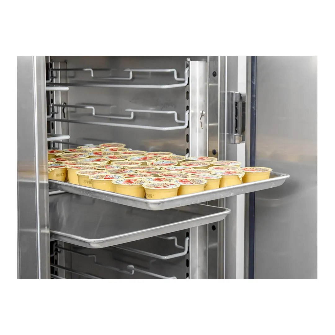 FWE R-30 1-Section 1-Door Refrigerated Holding Cabinet, 10 18" x 26" Pans, 33°F‑38°F, 4 Casters